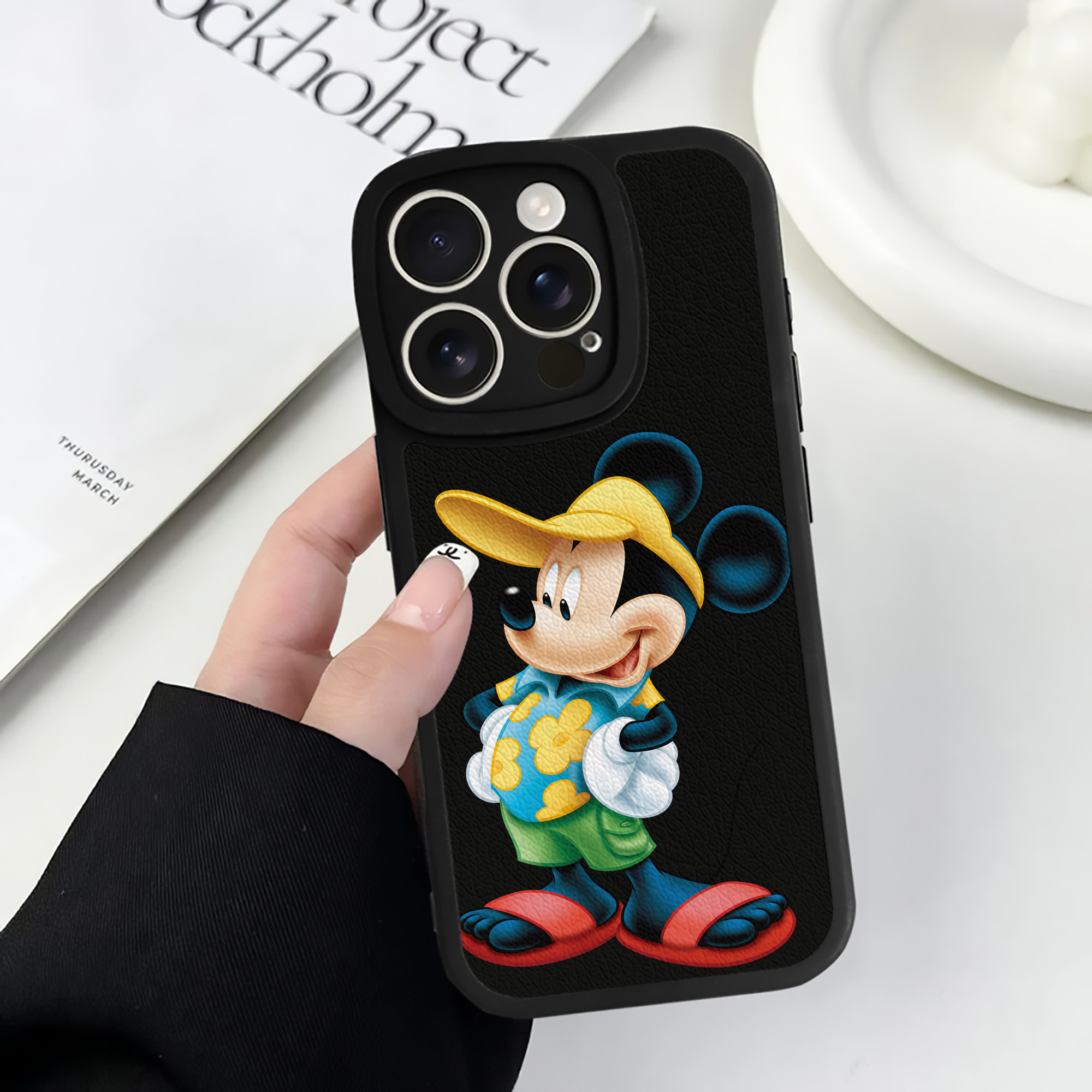 （画像用） ミッキーマウス Mickey Mouse 【iPhone 16シリーズ対応】シリコンスマホケース（レザー調） 材質：シリコン